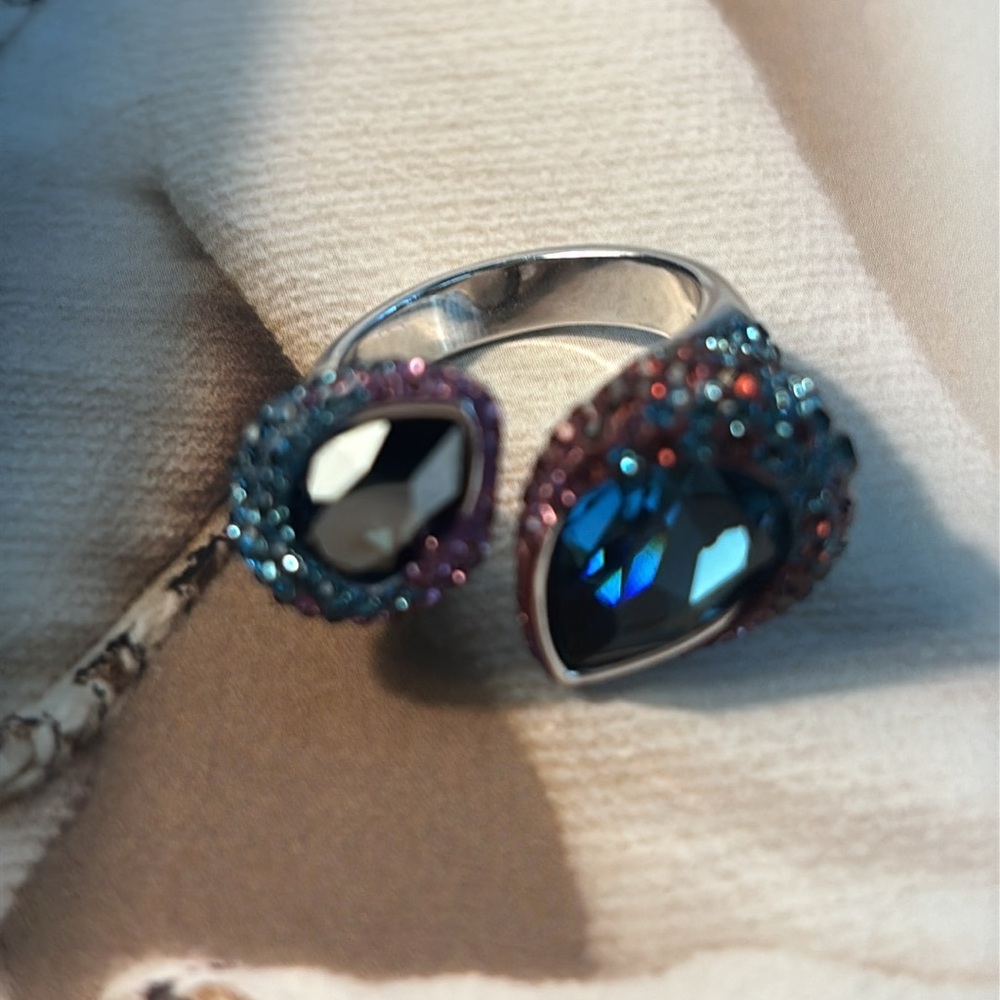 Gorgeous Authentic Swarovski Violet Blue Ombré Snake Ring. 55. New